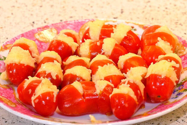 073. помидоры-полосатики: закуска с сыром и чесноком на новый лад