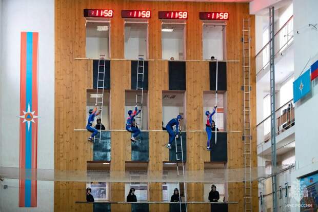 В Ивановской пожарно-спасательной академии МЧС России определили сильнейших в пожарно-спасательном спорте