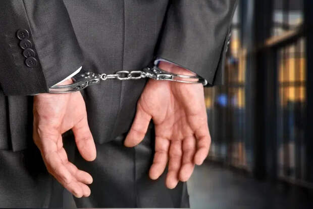 РИА: у экс-главы Минстроя Семенова хотят изъят 15 дорогущих иномарок и яхту