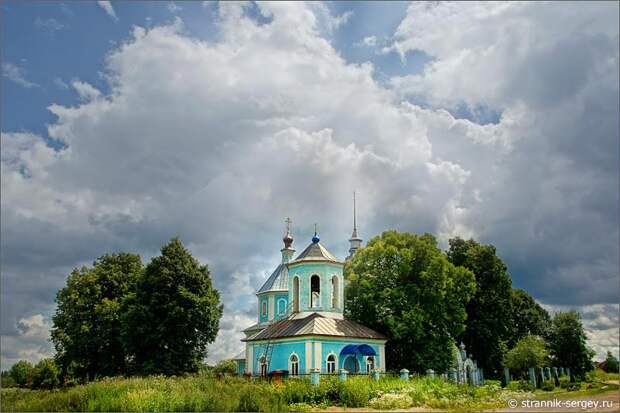 Небо облака лучи солнца храм