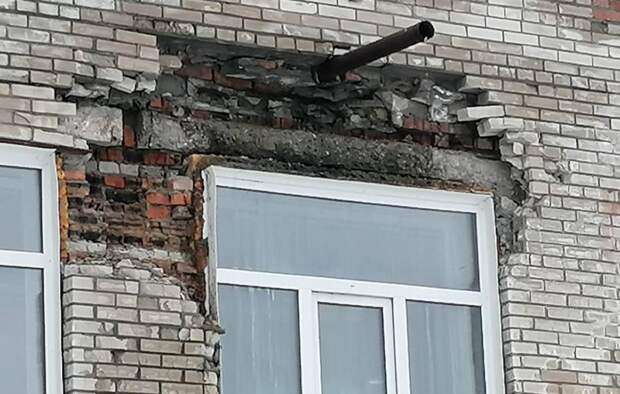 После обрушения стены в школе следователи решили возбудить уголовное дело