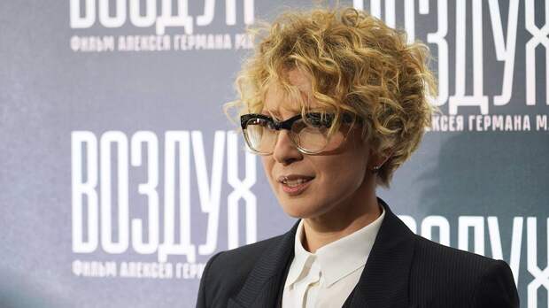 Яна Чурикова упала со сцены во время съемок шоу «Голос»