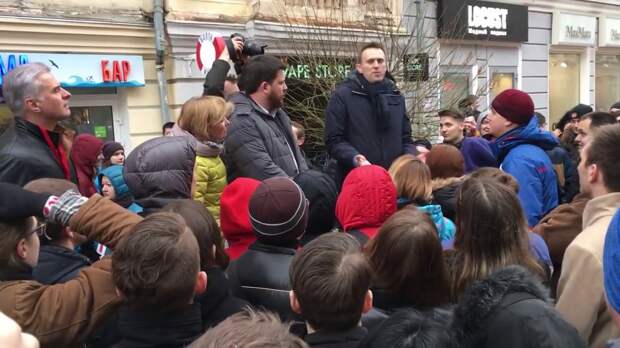 Шендерович прошелся по Навальному: место такой «элиты» - в автозаке Шендерович прошелся по Навальному: место такой «элиты» - в автозаке