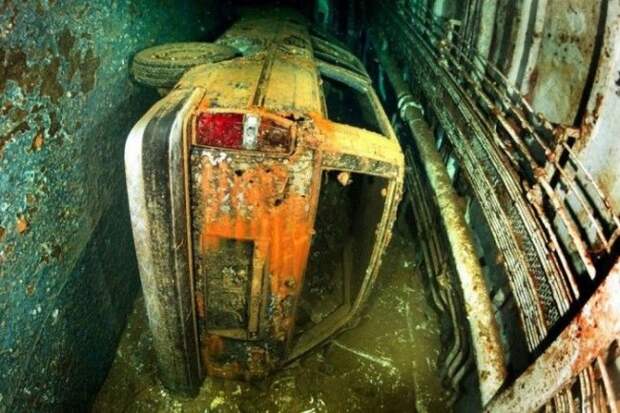 Подводная экскурсия по затонувшему теплоходу (20 фото)
