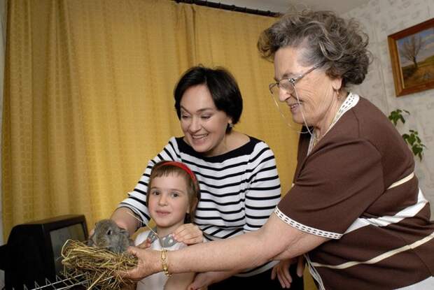 Лариса Гузеева с дочерью и мамой фото