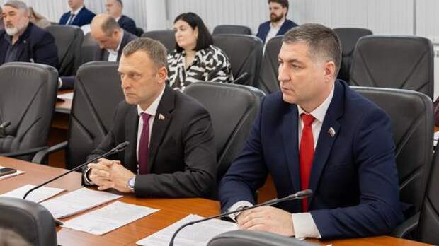 Знаменский и Новознаменский становятся комфортнее: в посёлках обновляют тротуары