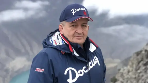 В Дагестане простились с Абдулманапом Нурмагомедовым