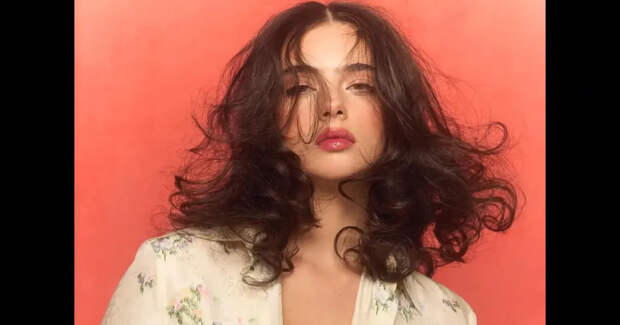 Дочь Моники Беллуччи Дева Кассель в образах с декольте и вуалью снялась для глянца