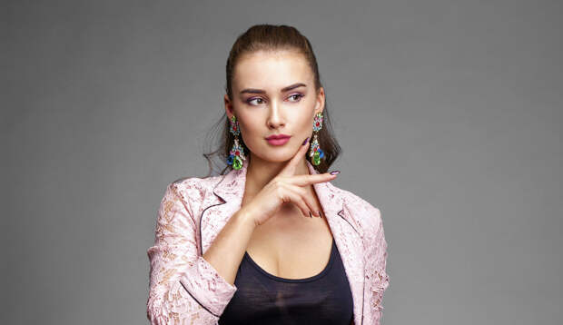 Стилист Влад Лисовец призвал носить образы с кружевом