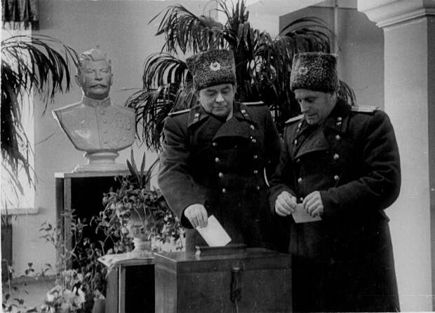 Выборы в Верховный Совет РСФСР Неизвестный автор, 18 февраля 1951 года, г. Сталинград, из архива Наталии Севастьяновой.