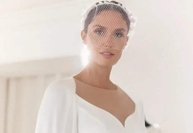 Беременная Агата Муцениеце поделилась деталями своего свадебного образа