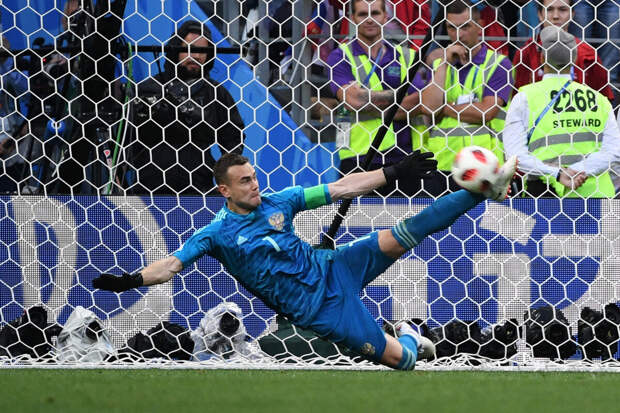 Футболист Бубнов допустил, что Акинфеев может завершить карьеру