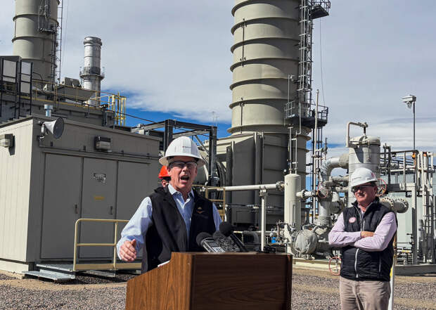 Американский министр заявил о прорыве блокады Ормузского пролива и удалил пост