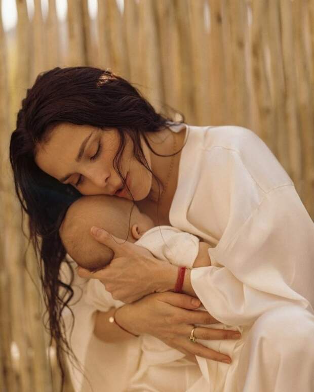 Сати Казанова стала мамой в 42 года. Сати Казанова стала мамой в 42 года.