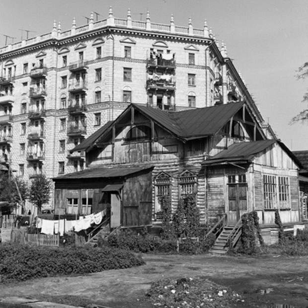 В районе м. Сокол. Угол 2-й Песчаной и Чапаевского переулка