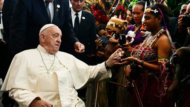 Pope tells Papua New Guinea leaders natural resources must benefit all