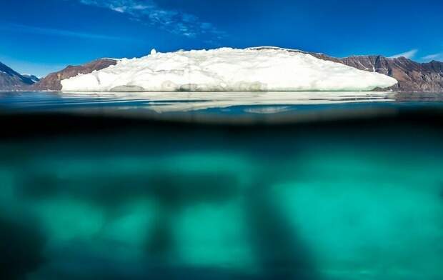 Там же, в Канаде, делают водку  « Iceberg» в состав которой входит вода, добытая из айсбергов айсберг, интересное, лед, под водой, природа