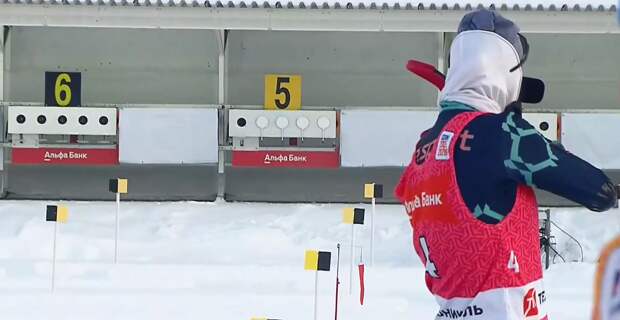 Тюменская биатлонистка Сливко осталась без медали, отстреляв по чужой мишени