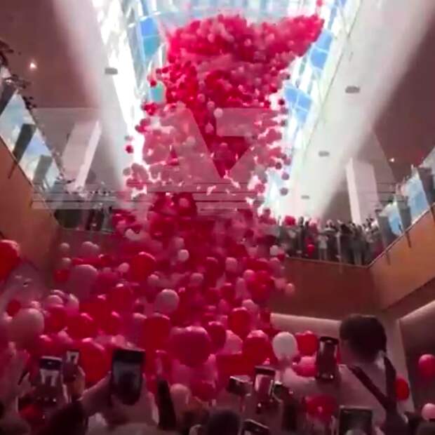 Двое россиян пострадали в давке в ТЦ на акции ко Дню святого Валентина