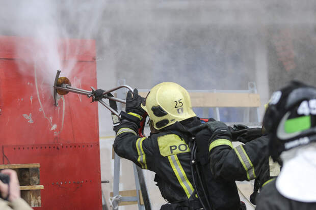 Гостиница «Днепр» загорелась в центре Киева на Крещатике