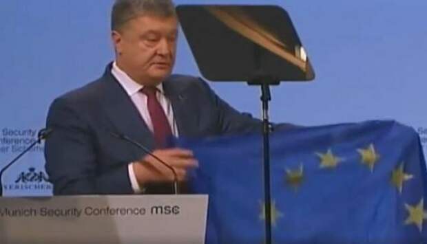 Эксперт сравнил Порошенко с «шутом в алкогольном угаре» после слов о запрете флага России | Продолжение проекта «Русская Весна»