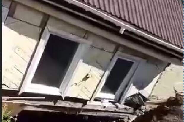 "Где теперь жить?": приморец лишился дома из-за "удара" тайфуна - видео