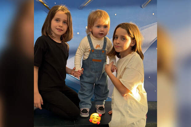 Актриса Анна Хилькевич опубликовала редкое фото своих трех дочерей