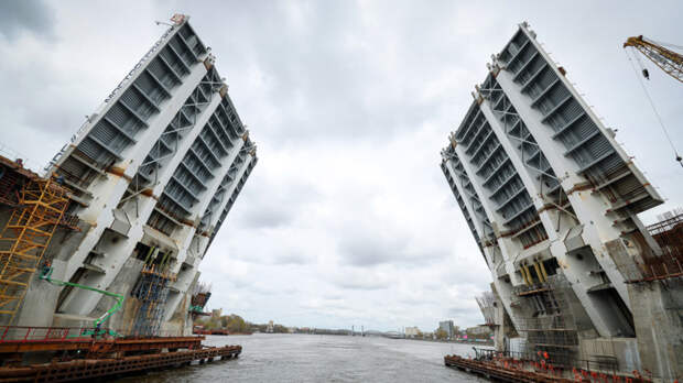 Новый разводной мост протестировали в Петербурге