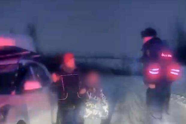 В Новокузнецке девятилетний мальчик сел за руль иномарки и попал на видео ГИБДД