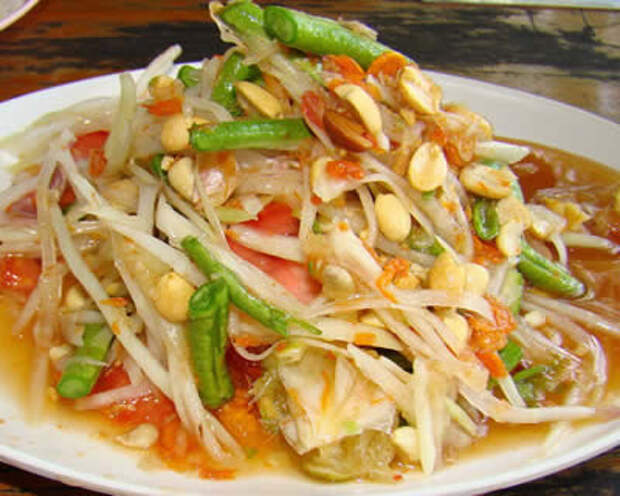 Острый тайский салат «сом там»