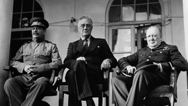 Сталин, Рузвельт, Черчилль. Источник: https://www.lostpic.net/image/cajv