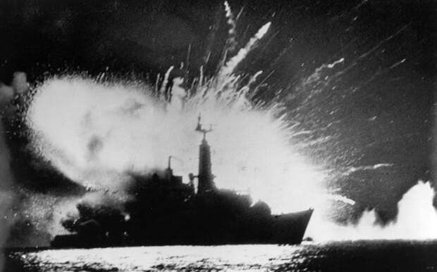 3 British Royal Navy frigate HMS Antelope explodes in the bay of San Carlos off East Falkland during the Falklands War.jpg