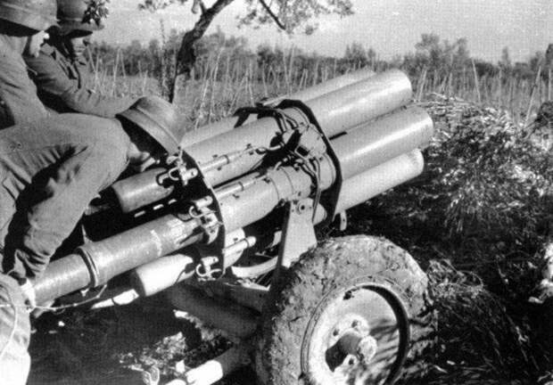 Гитлеровцы применяли против десантников шестиствольные минометы - фото из военной хроники