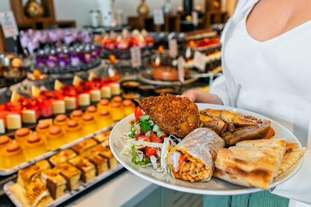 Отельер Бирсин: ряд продуктов со шведского стола могут вновь предложить гостям