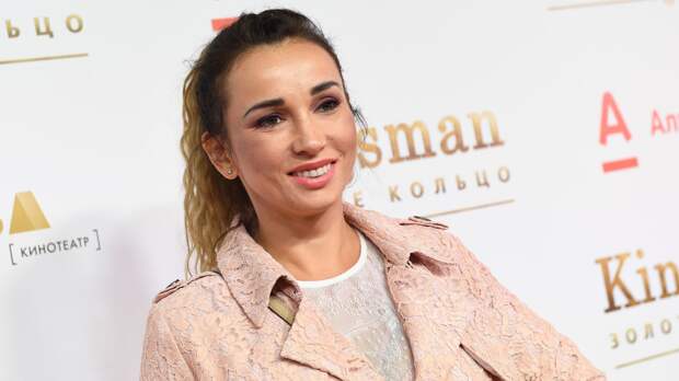 Анфиса Чехова призналась в романе с женатым мужчиной и назвала опыт болезненным