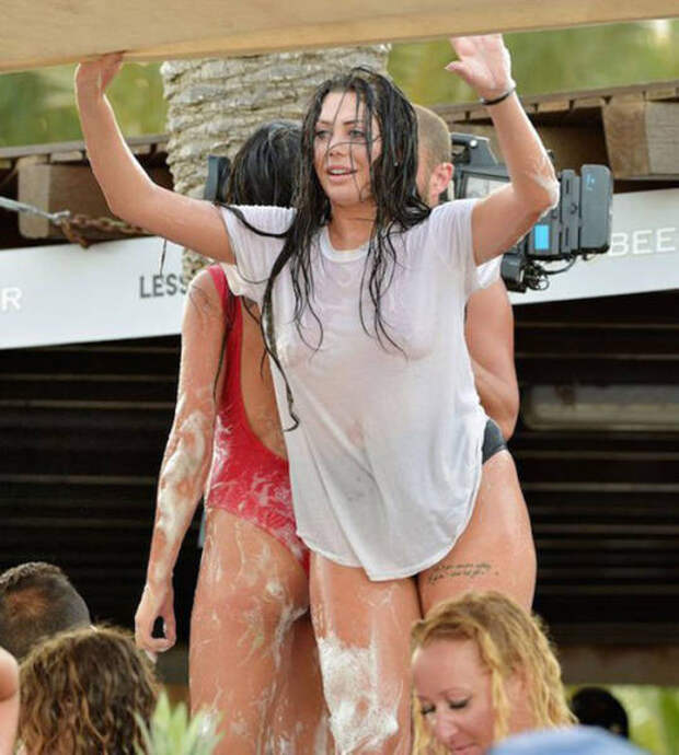 Water And Girls Mix Well Together Water And Girls Mix Well Together