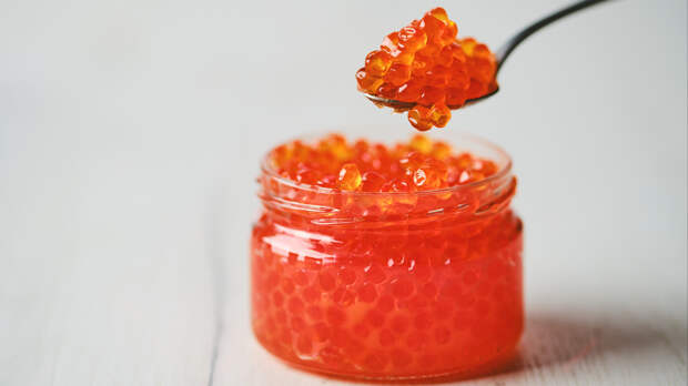 Как очистить и засолить икру форели