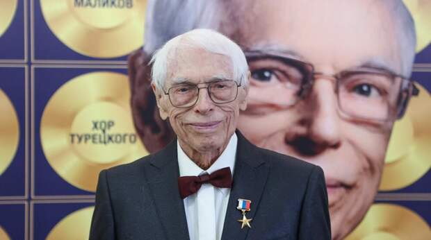 100-летний Александр Зацепин признался, что видит только на один глаз