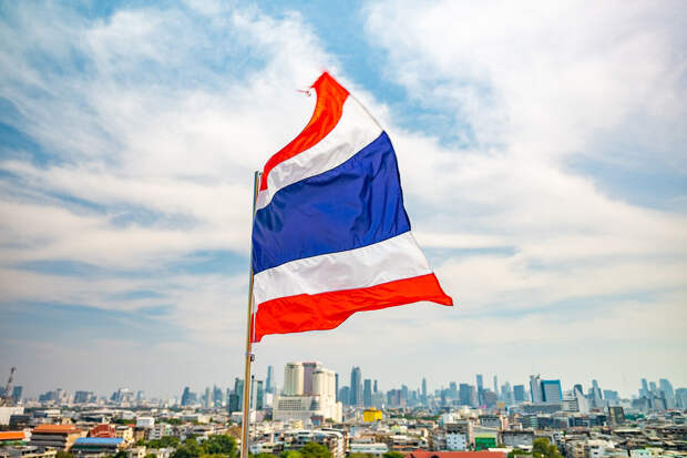 Bangkok Post: несколько человек пострадали при падении вертолета в Таиланде