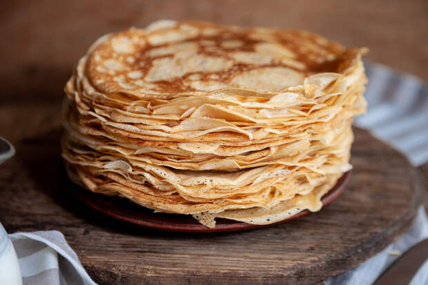 Врач Русакова: блины с колбасой, сгущенкой и икрой с рыбой особенно вредны