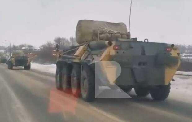 На трассе M5 в Рязанской области засняли колонну военной техники
