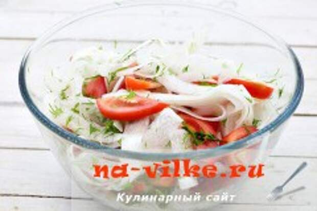 Салат из белой редьки и помидоров