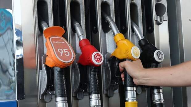 Бензин и дизельное топливо на АЗС / Фото: amic.ru / Екатерина Смолихина