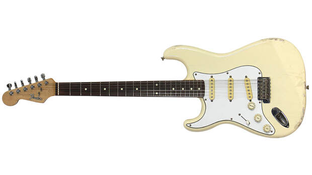 Разбитую в 1992 году гитару Курта Кобейна продали за более чем $100 000