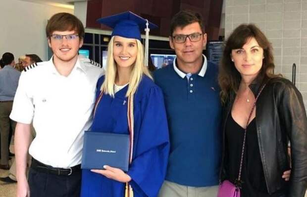 Людмила Исаева и Владимир Малахов с детьми Людмила Исаева и Владимир Малахов с детьми