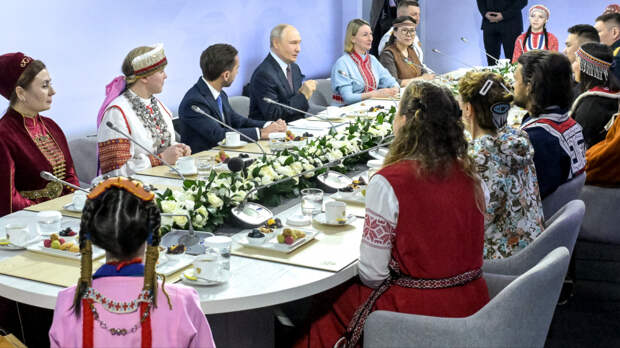 «Сила — в многообразии»: Путин назвал основу прочности России