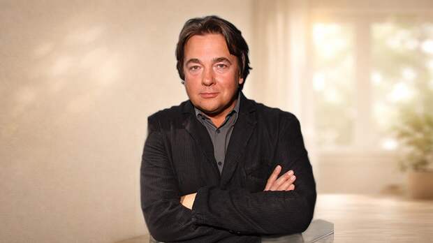 «Я прямо боролась за этого парня»: Константину Эрнсту — 65, а он до сих пор окутан тайнами и скандалами