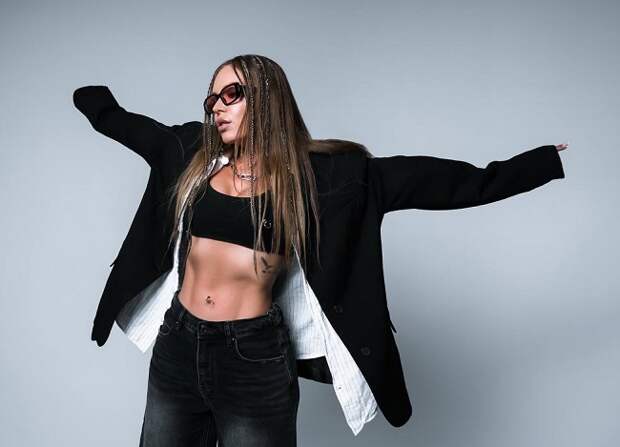 Рита Дакота призналась, что дыру в щеке не смогли заделать и один глаз стал больше другого