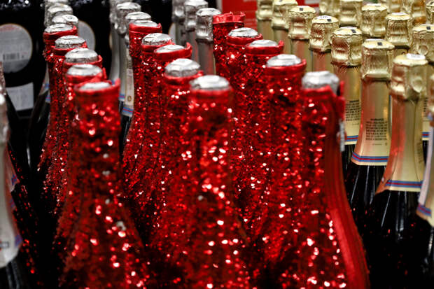 Россиянам рассказали о способах избежать покупки контрафактного алкоголя