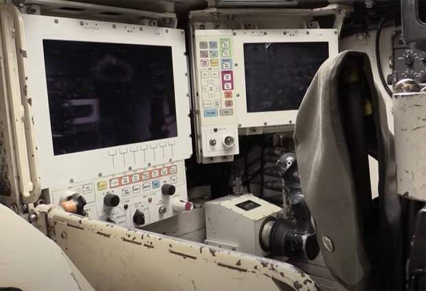 Показано внутреннее пространство одного из самых дорогих танков - японского Type 10 «Хитомару»